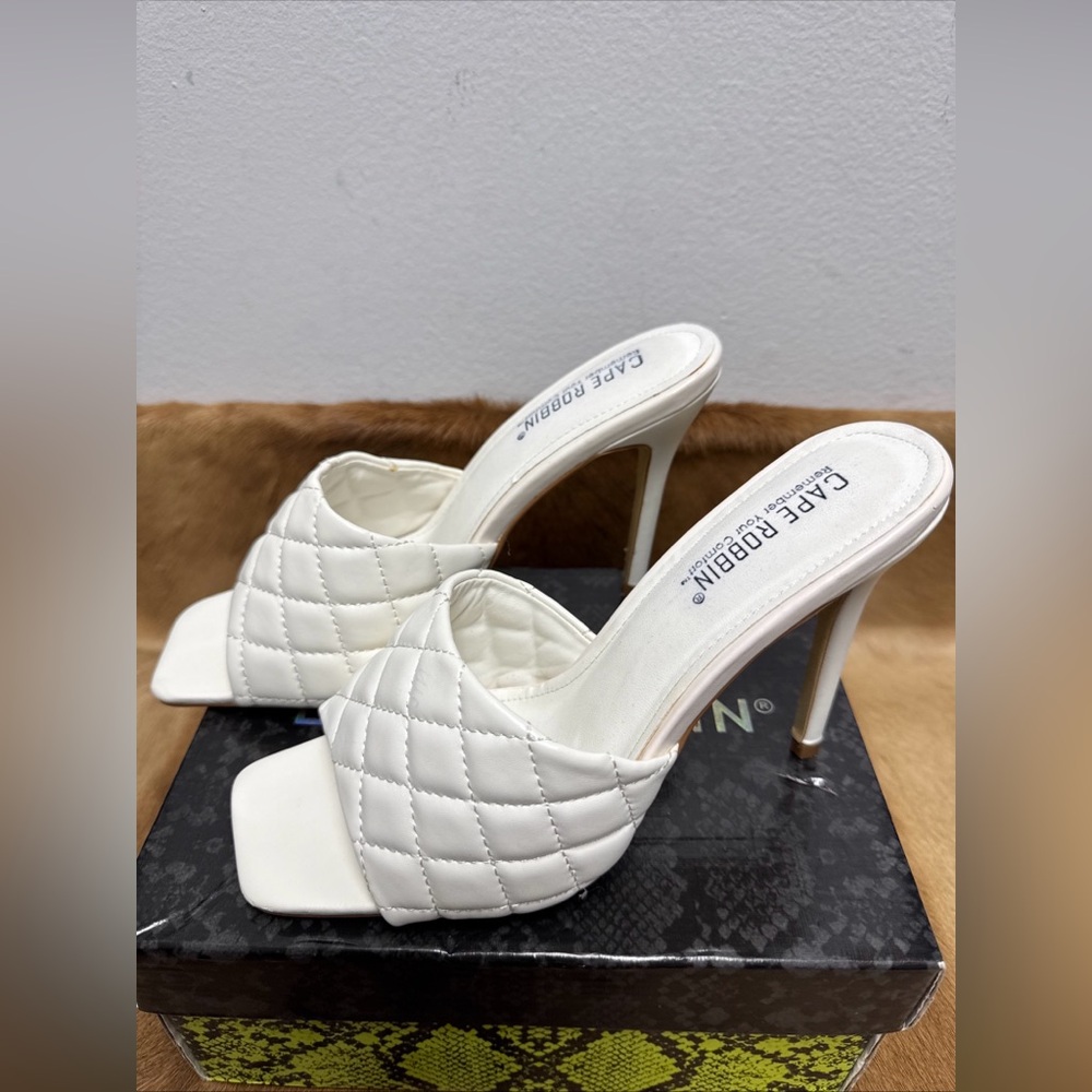 Cape Robbin Stitch White Quilted Open Toe High Stiletto Heel Mule Sandals Sz 8 M
